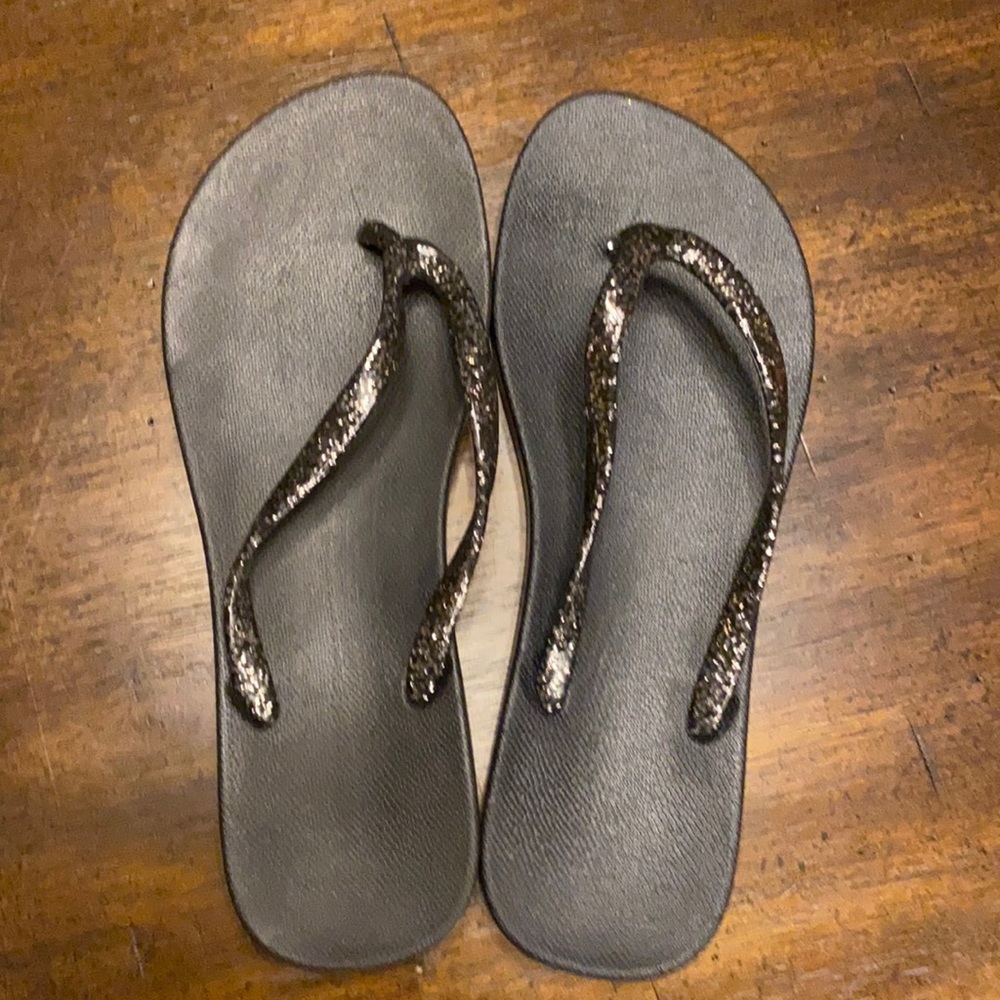 ❌SOLD❌. Black sparkle flip-flops